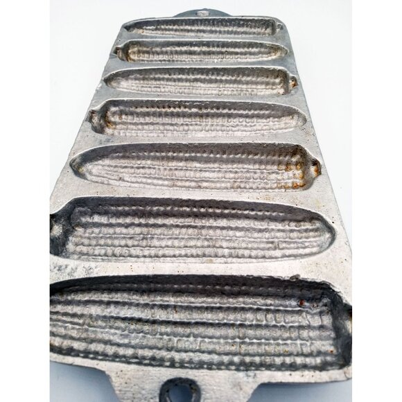 Vintage Cast Aluminum Cornbread Mold 7-Ear Corn Stick Pan Farmhouse Bakeware - Picture 3 of 14
